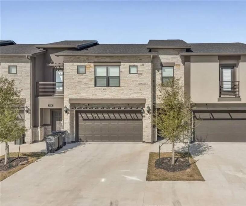 Villa The Station House, Near Santa Wonderland And Campus College Station Exterior foto
